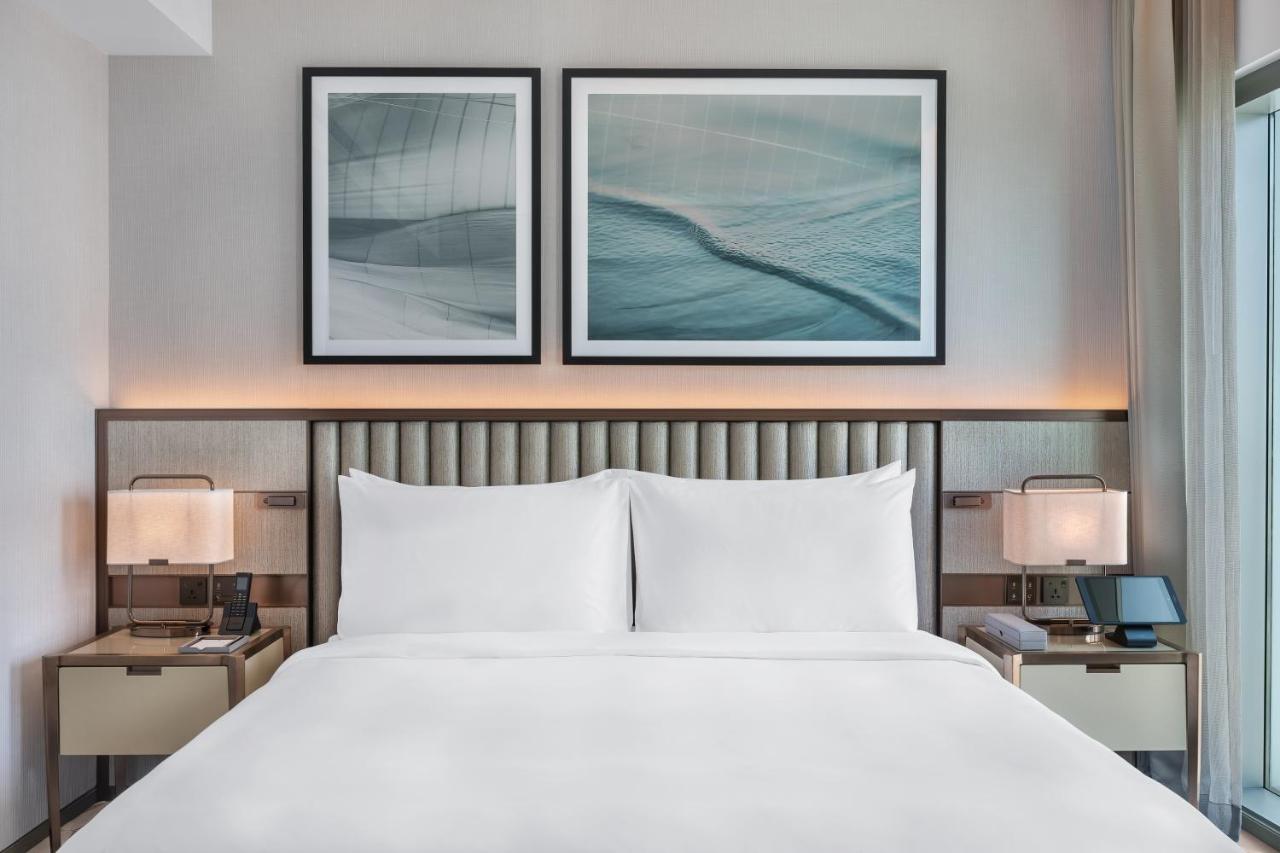 Address Creek Harbour Hotel ดูไบ ภายนอก รูปภาพ A guest room at the Hilton Garden Inn