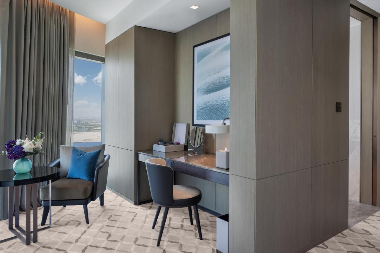 Address Creek Harbour Hotel ดูไบ ภายนอก รูปภาพ A work desk in a hotel room