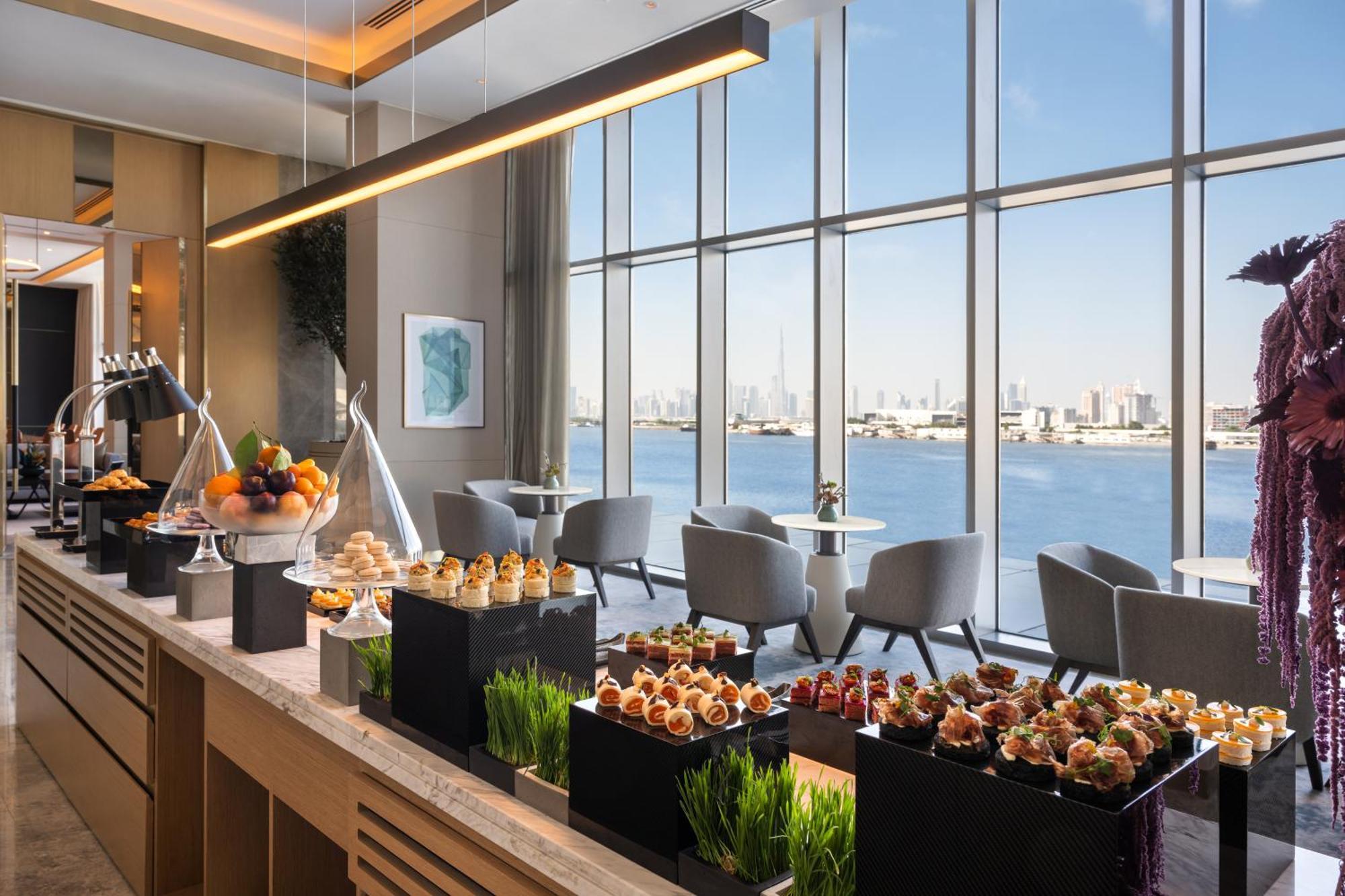 Address Creek Harbour Hotel ดูไบ ภายนอก รูปภาพ The Lounge at the Jumeirah At Etihad Towers